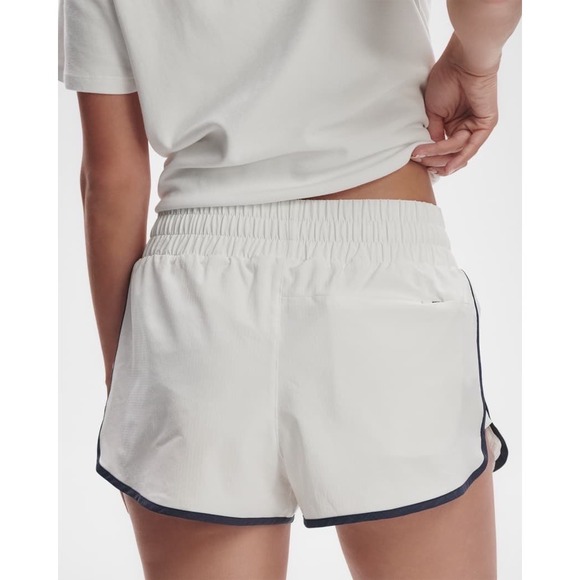 Varley Arlington Mid Rise 2" Running Short NWT - Picture 2 of 7